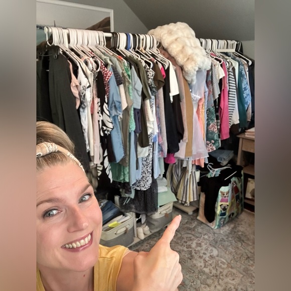 Meet your Posher, Robyn - Picture 2 of 2